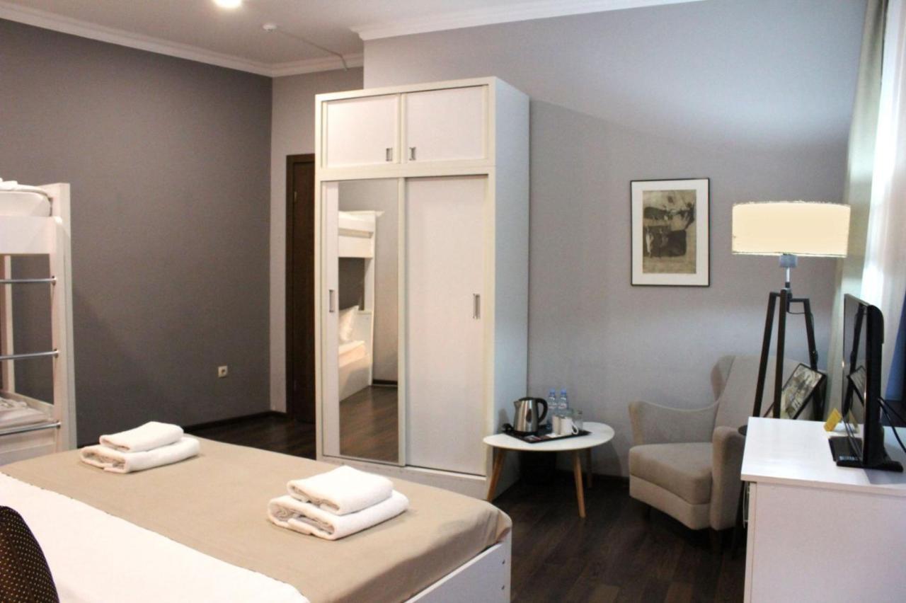 Point Hotel Tiflis Exterior foto